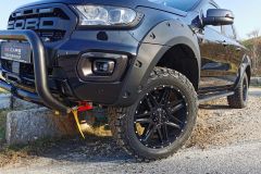 285/55R20 BF Goodrich K02 All Terrain mit 20'' Dirt D62 Schwarz-matt Alufelgen