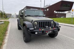 Jeep Wrangler mit Umbau und Raptor-Lackierug in Grün