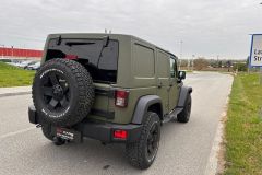 Jeep Wrangler mit Umbau und Raptor-Lackierug in Grün