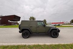 Jeep Wrangler mit Umbau und Raptor-Lackierug in Grün
